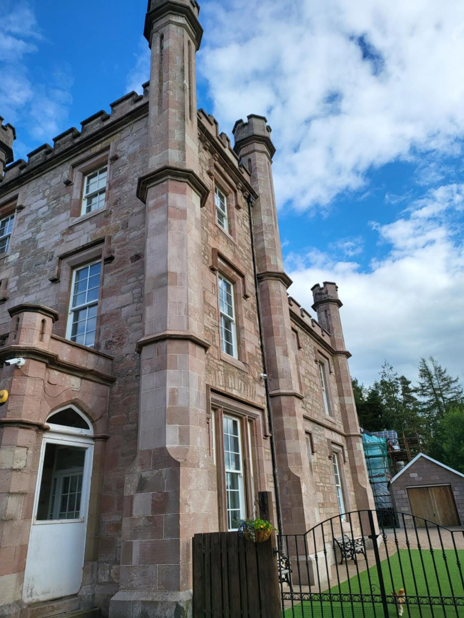 Langhouse Castle Bed And Breakfast Inverkip Exterior photo
